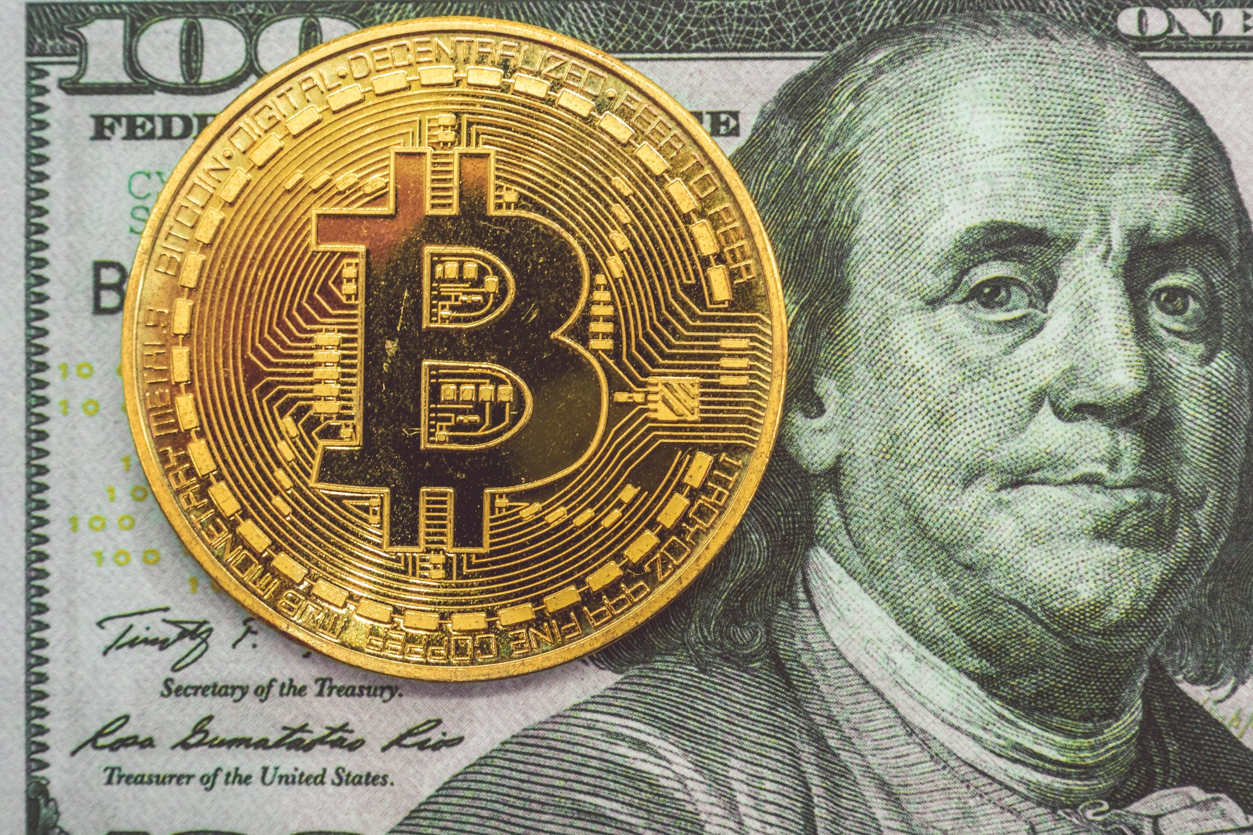 bitcoin and traditional currency